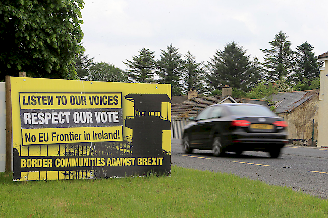 Brexit. Die britische Regierung präsentierte am Donnerstag einen Notfallplan für die Grenze zwischen Nordirland und der Republik Irland. Ziel ist es, Grenzkontrollen zwischen den beiden Teilen zu vermeiden.