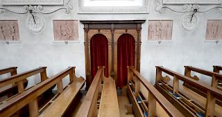 In einem Beichtstuhl in einer Kirche in Rom sind in zwei S&auml;cken insgesamt 36&nbsp;000 Euro gefunden worden. 