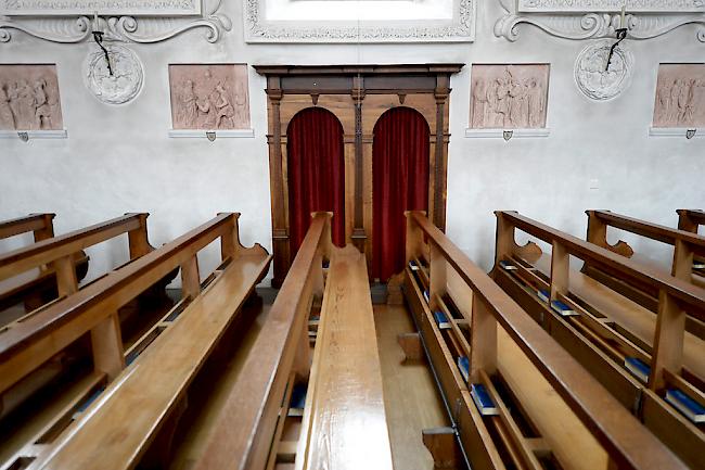 In einem Beichtstuhl in einer Kirche in Rom sind in zwei Säcken insgesamt 36 000 Euro gefunden worden.