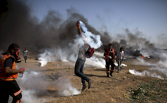 51. Jahrestag des Sechstagekrieges. Bei gewalttätigen Auseinandersetzungen mit israelischen Soldaten an der Gaza-Grenze sind 386 Palästinenser verletzt worden.