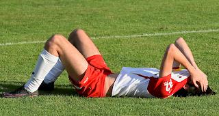 Dominik Margelist und der FC Visp: Nach dem Abpfiff stand der Abstieg fest, die Entt&auml;uschung ist gross.