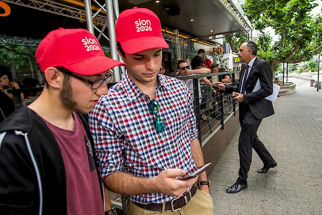 In Sitten wurden die Abstimmungsresultate gespannt mitverfolgt. 