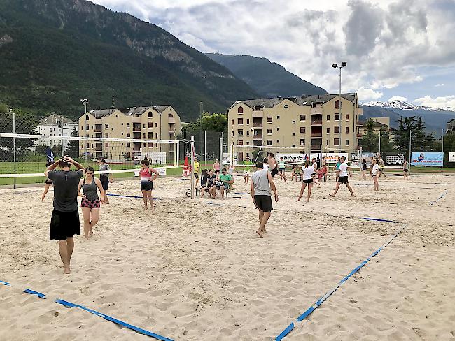 Ein Hauch Copacabana. Am Wochenende fand in Brig-Glis das 22. HOW-Beachturnier statt. Gespielt wurde in drei Kategorien.