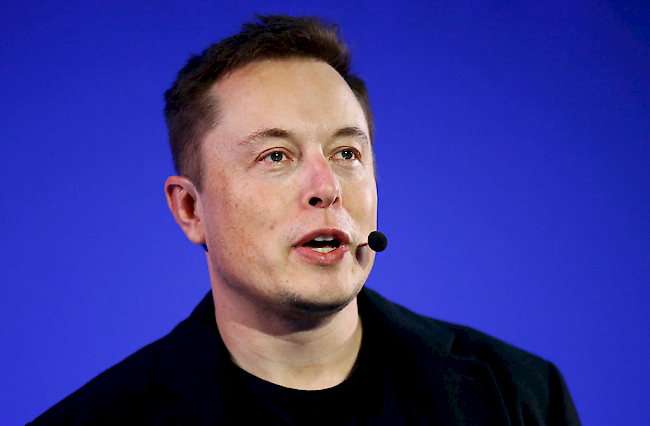 Ankündigung. Im August soll das nächste grosse Update für Teslas Fahrassistenzsystem ausgegeben werden. Firmenchef Elon Musk verspricht, es enthalte Funktionen für autonomes Fahren.