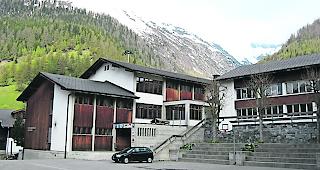 Schulhaus M&uuml;nster. Hier sollen zuk&uuml;nftig alle Sch&uuml;ler der Gemeinden Goms und Obergoms zur Schule gehen. 