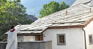 Pfarrer Pascal Venetz segnet am Freitagabend das neue Zuhause der Burgerschaft Visp im &laquo;Alten Spittel&raquo; ein. Am Samstag von 10.00 bis 16.00 Uhr kann es im Rahmen eines Tags der offenen T&uuml;r besichtigt werden.