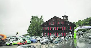 Ein Zeichen setzen. WAVE-Teilnehmer konnten ihre E-Fahrzeuge &uuml;ber provisorische Ladestationen in nur wenigen Stunden voll aufladen. 