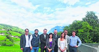 Kr&auml;fte b&uuml;ndeln. Komitee von &laquo;Vinum Montis&raquo; (von links): Fran&ccedil;ois Zimmermann, Heidadorf Visperterminen Tourismus, Julien Petit, Sierre-Anniviers Marketing, Jean-Marc Jacquod, Sion Tourisme, Isabelle Le Coz-Herren, Chamoson Tourisme, Vincent Courtine, Sierre Tourisme, Tiffany Muller, St-Maurice Tourisme, Fabian Claivaz, Martigny R&eacute;gion, Alexandre Roduit, Fully Tourisme. 