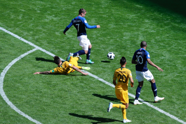 Frankreich gewinnt gegen Australien mit 2:1.