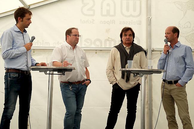 Die Teilnehmer an der Podiumsdiskussion von links: Bruno Kalbermatten (Moderator), Christian Rieder (Leiter Via Gampel), Christian Constantin (Präsident FC Sion) und Beat Rieder (Ständerat)