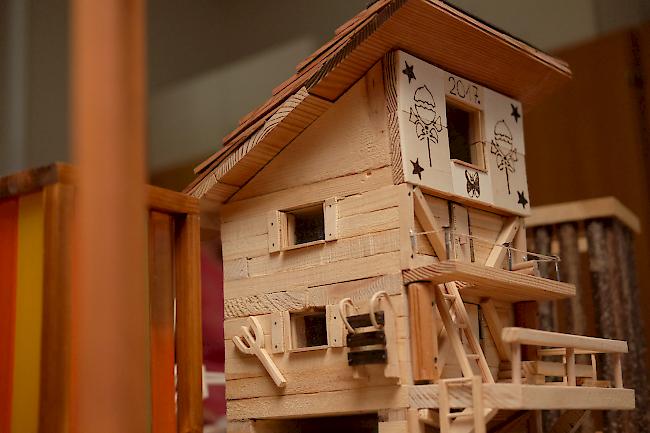 Dieses Holzhäuschen entstand in der Werkstatt des Via Gampel