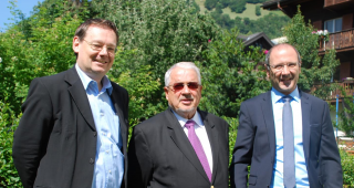 Gemeindepr&auml;sident Franz Ruppen, Stiftungsratspr&auml;sident Albert Bass und Direktor Reinhard Venetz (v.l.) stehen f&uuml;r eine vorausschauende Alterspolitik, die Naters als Wohnort zus&auml;tzlich attraktiv macht.


