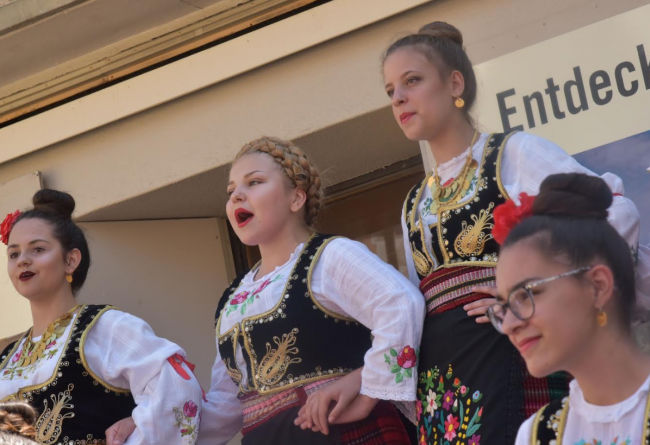 Impressionen des diesjährigen Fests der Kulturen auf dem Visper Kaufplatz.