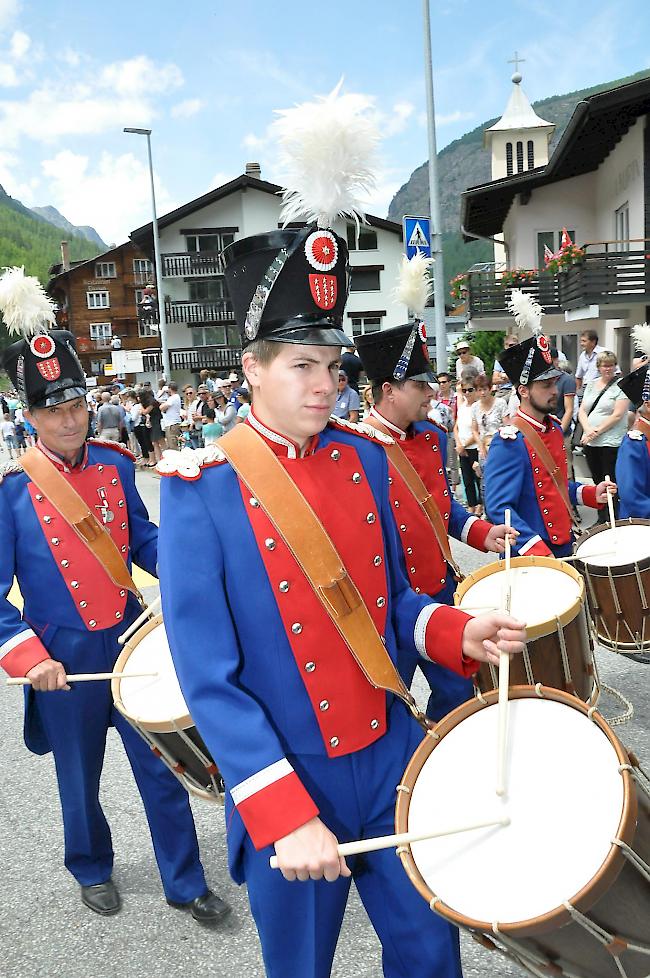 Impressionen des 77. Oberwalliser Tambouren- und Pfeiferfests in Saas-Balen.