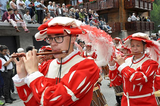 Impressionen des 77. Oberwalliser Tambouren- und Pfeiferfests in Saas-Balen.