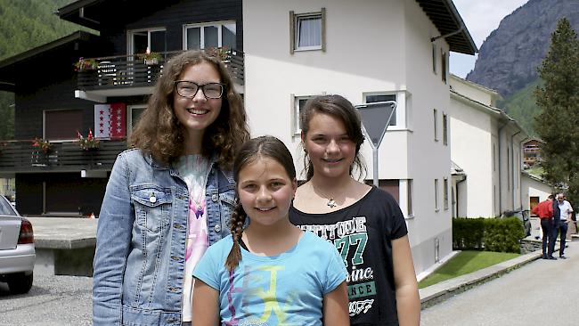 Sarina Bodenmann (15) aus Naters, Cinzia Bodenmann (10) aus Saas-Fee und Gloria Bodenmann (12) aus Saas-Fee.