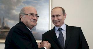 Blatter wird anl&auml;sslich des Spiels zwischen Portugal und Marokko auf Putin treffen. (Archiv)