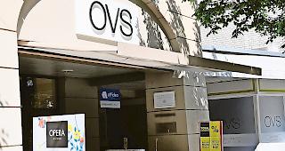 Offene Fragen. Auch f&uuml;r die Angestellten im Laden in Brig ist noch nicht klar, wie es genau weitergeht. Foto WB