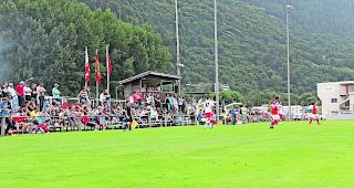 In die Jahre gekommen. Der Fussballplatz Rhoneglut in Raron.