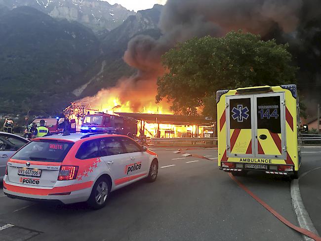 Insgesamt waren am Mittwochabend 65 Feuerwehrleute vor Ort, um den Brand zu bekämpfen. 