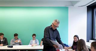 Forderung. Unfaire L&ouml;hne und ungen&uuml;gende Lohnperspektiven: Der Dachverband der Schweizer Lehrerinnen und Lehrer fordert die Kantone auf, die Lohnsysteme anzupassen.