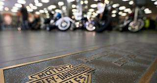Handelsstreit. Der Motorradhersteller Harley-Davidson wird wegen der EU-Vergeltungsz&ouml;lle auf amerikanische Waren einen Teil seiner Produktion aus den USA verlagern.