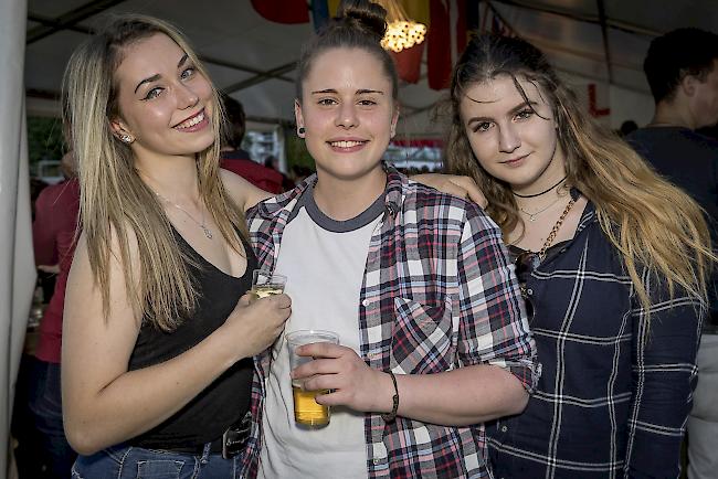 Gina-Maria Franzen (18), Tatjana Tamara Pettinaroli (18) und Sabrina Garbely (18), Glis.