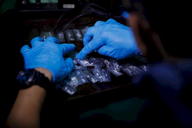 Rekordmenge. Im Kambodscha hat die Polizei kürzlich 120 Kilogramm Methamphetamine in einem Touristenbus beschlagnahmt, was gleichzeitig der bislang grösste Drogenfund in der Geschichte des südostasiatischen Landes darstellt. (Symbolbild)
