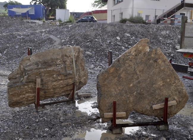 Hebung der Dolmen-Platten.