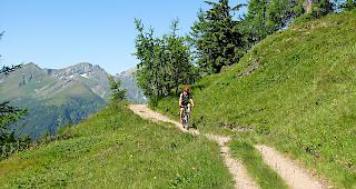 Der Bikeweg durch das Goms wird sicherer.