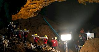 Die Suche nach dem seit mehr als einer Woche in einer H&ouml;hle in Thailand verschollenem Jugend-Fussballteam wird intensiviert und mit internationaler Hilfe fortgesetzt.