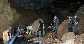 Aufwendig. Die Tham-Luang-H&ouml;hle ist rund 10 Kilometer lang. Die Suche nach den vermissten Jugendlichen dauerte neun Tage.. Foto