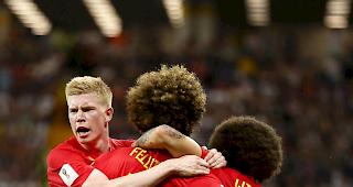 Die Belgier feiern das Tor von Fellaini.