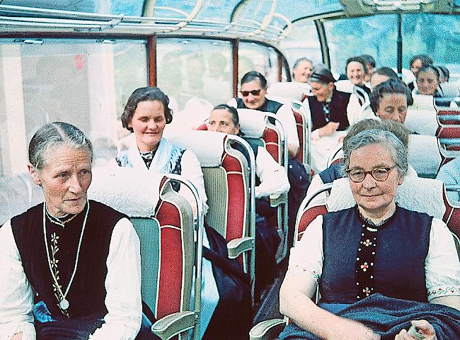 Ausflug. Ging es zur Ausnahme mal mit dem Frauenverein auf eine eintägige Reise, wurde die Sommertracht getragen.