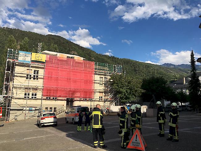 Intervention. Am späten Mittwochnachmittag fing ein Teil des Baugerüstes am Visper Rathaus Feuer. Die Stützpunktfeuerwehr Region Visp konnte den Brand rasch unter Kontrolle bringen.