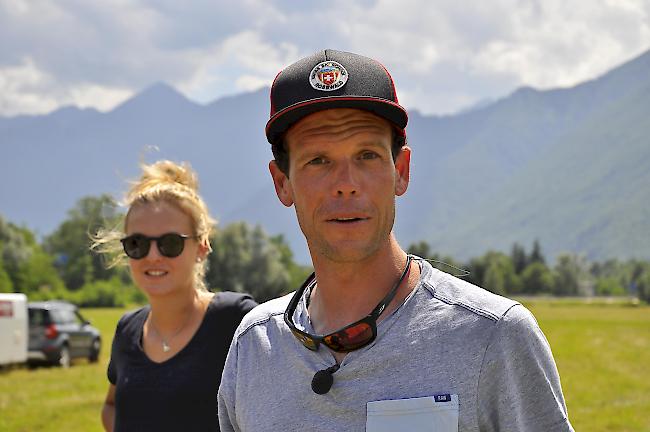 Raoul Geiger mit seiner älteren Tochter nach der Landung in Italien.