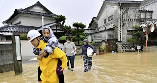 Tragisch. Gem&auml;ss der Nachrichtenagentur Kyodo sind in Japan mindestens 16 Menschen infolge starken Unwettern ums Leben gekommen.