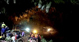 Der gef&auml;hrliche Rettungseinsatz in der&nbsp;&uuml;berfluteten H&ouml;hle hat am Sonntag begonnen.&nbsp;&nbsp;
