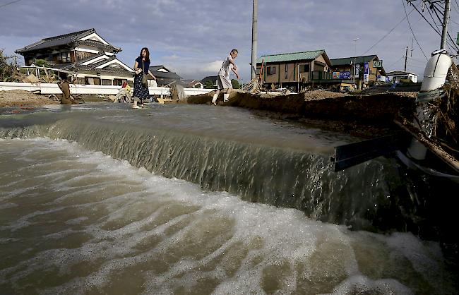 Prekär. Im Westen Japans fällt seit Donnerstag letzter Woche aussergewöhnlich viel Regen. Besonders betroffen ist die Region Hiroshima.