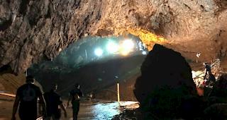 In Thailand l&auml;uft jetzt der m&ouml;glicherweise entscheidende Einsatz. Bis zum Abend sollen auch die letzten f&uuml;nf Eingeschlossenen aus der H&ouml;hle gebracht werden.
