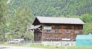 Diese Lagerhalle soll Franz-Josef Volken, Bauunternehmer und fr&uuml;herer &shy;Einsprecher des Fiescher &Ouml;V-Hub, als Entsch&auml;digung erhalten haben.