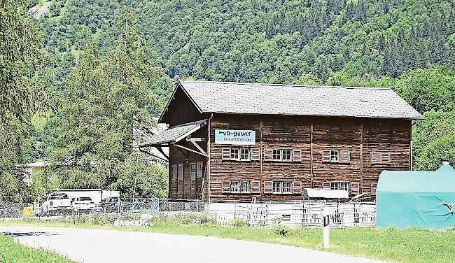 Diese Lagerhalle soll Franz-Josef Volken, Bauunternehmer und früherer ­Einsprecher des Fiescher ÖV-Hub, als Entschädigung erhalten haben.