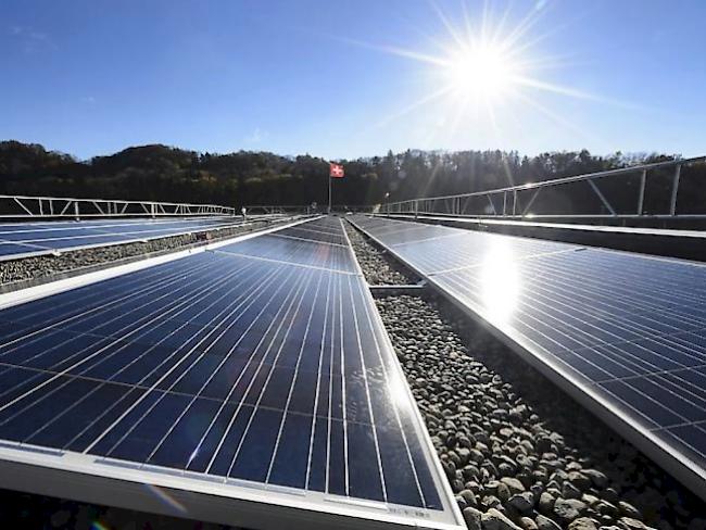 Sonnenenergie. Im vergangenen Jahr waren insbesondere kleine Solaranlagen gefragt. Der Markt für mittlere und grosse Anlagen ist um knapp einen Drittel eingebrochen.