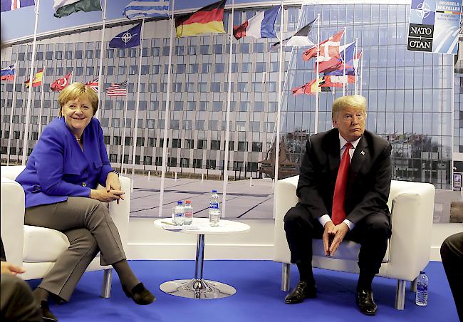 Gute Miene zum bösen Spiel? Die deutschen Bundeskanzlerin Angela Merkel und US-Präsident Donald Trump anlässlich eines Treffens am Rande des Nato-Gipfels in Brüssel.