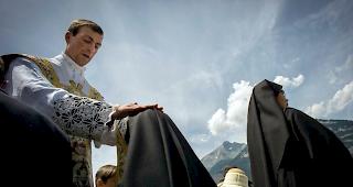 Die 1970 von Erzbischof Marcel Lefebvre gegr&uuml;ndete Priesterbruderschaft St. Pius X. hat ihren Sitz in Ec&ocirc;ne im Wallis. 