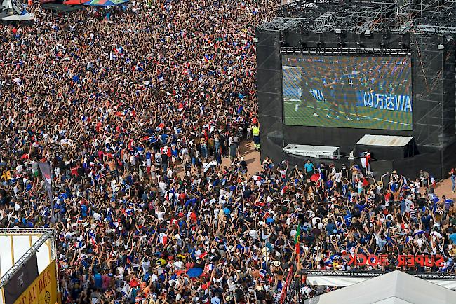 Zum Bersten volles Public Viewing in Genf