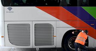 Ein Reisecar blockierte f&uuml;nf Stunden lang die Passstrasse. (Symbolbild)