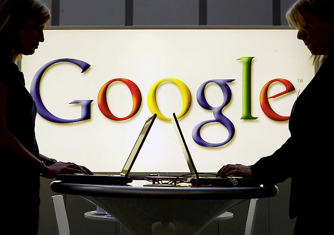 Hartnäckig. Die EU verhängte gegen Google eine Rekord-Wettbewerbsstrafe, weil der Konzern seine marktbeherrschende Position bei Android ausgenutzt habe. Google wehrt sich nun gegen das Urteil.