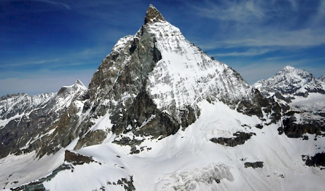 Tragisch. Gemäss der italienischen Nachrichtenagentur Ansa sind am Mittwoch zwei Alpinisten auf der italienischen Seite des Matterhorns tödlich verunglückt.