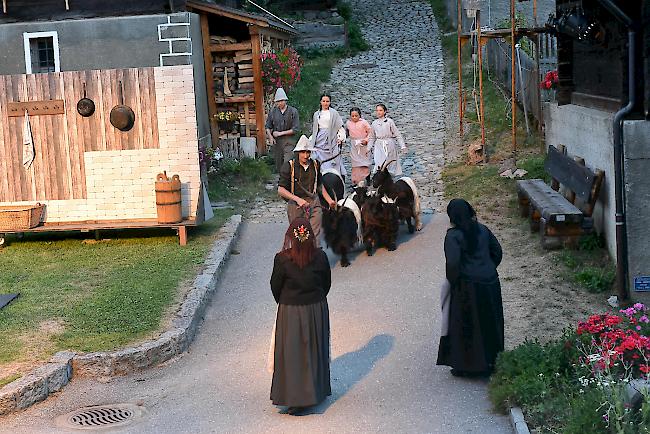 Szene aus «Cäsar Ritz»: Das Freilichtspiel zum Gedenken an den 100. Todestag des weltberühmten Gommers ist bis zum 11. August noch elf Mal zu sehen.